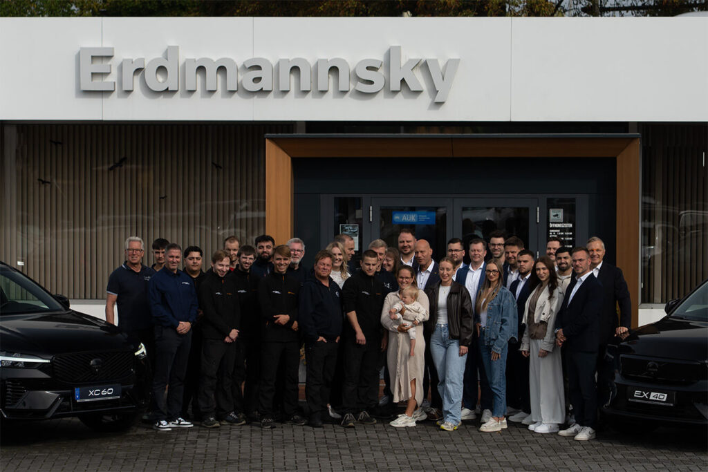 Teamfoto bei Autohaus Erdmannsky in Celle – Gruppenbild