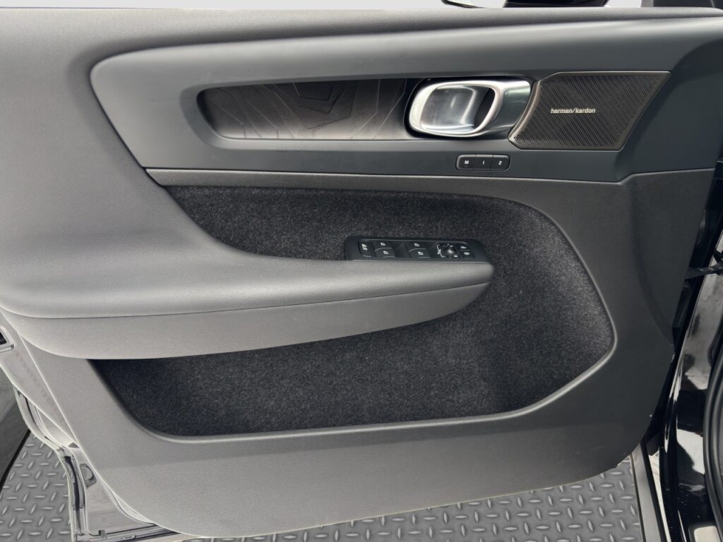 Volvo XC40 Ultimate Pure Electric/Navi/AHK/Pano/20Zoll – Bild 12