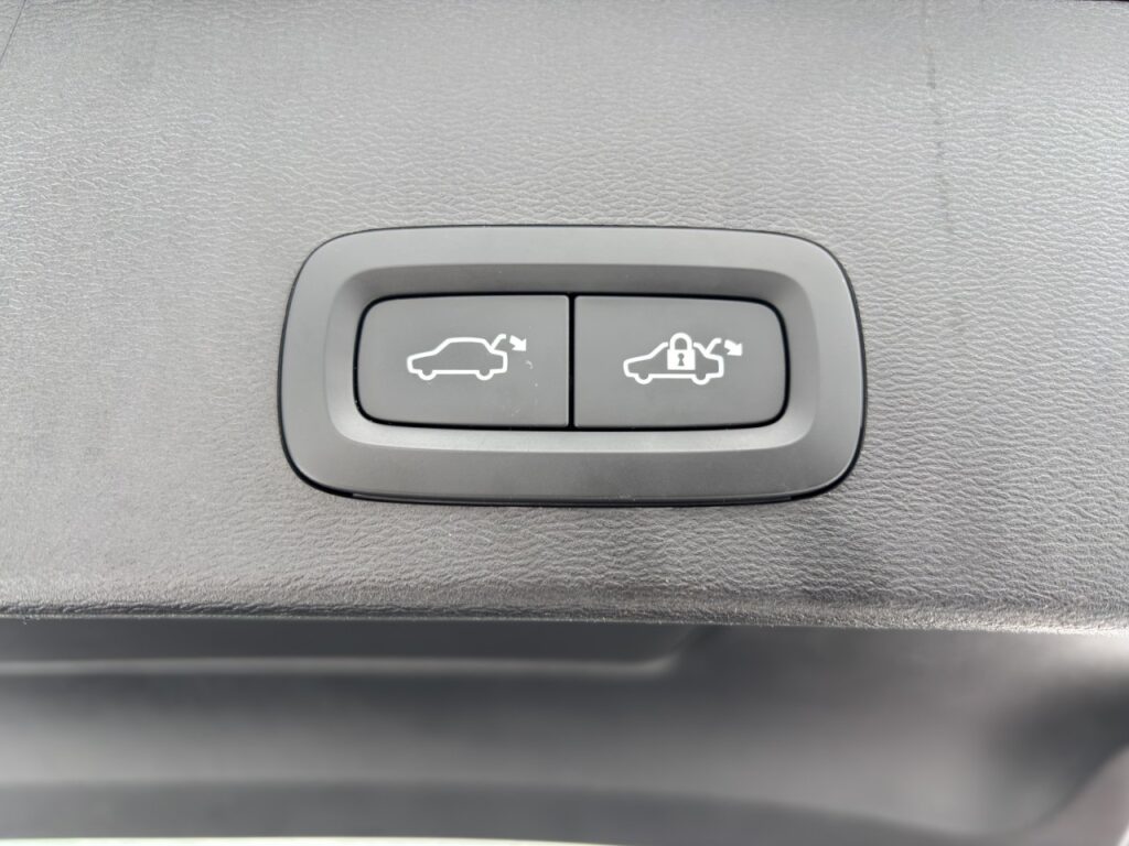 Volvo XC40 Ultimate Pure Electric/Navi/AHK/Pano/20Zoll – Bild 19