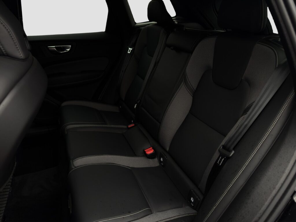 Volvo XC60 B5 Plus Black Edition AWD/AHK/Pano/360Kam – Bild 14