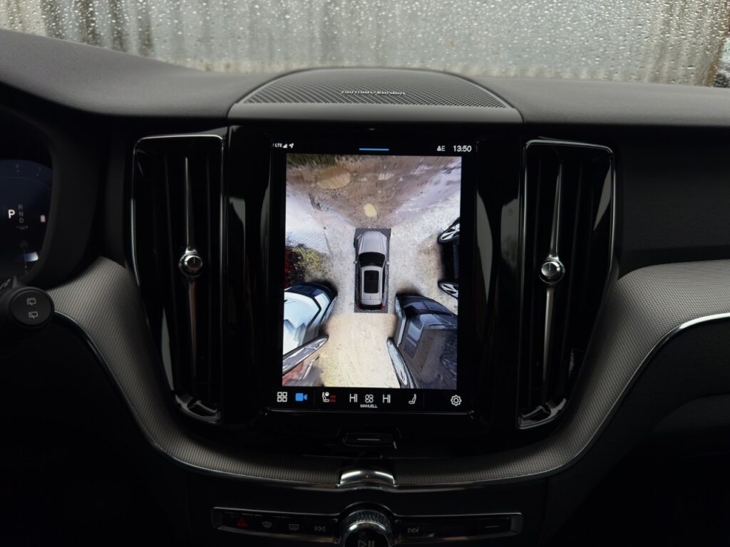 Volvo XC60 B5 Plus Black Edition AWD/AHK/Pano/360Kam – Bild 20