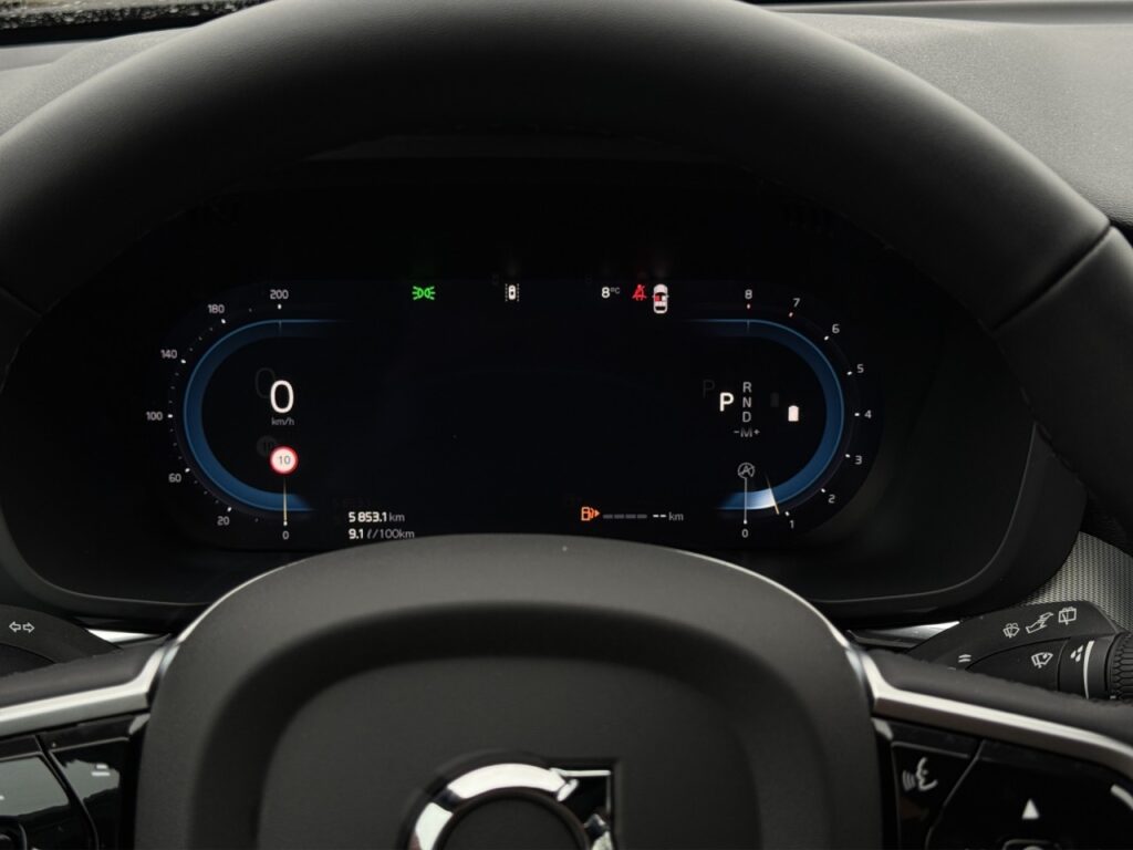 Volvo XC60 B5 Plus Black Edition AWD/AHK/Pano/360Kam – Bild 8