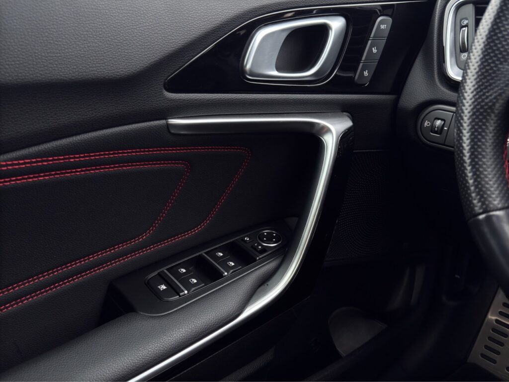 Kia Ceed GT DCT/Leder/Navi/LED/Pano/Kam/JBL/18Zoll – Bild 12