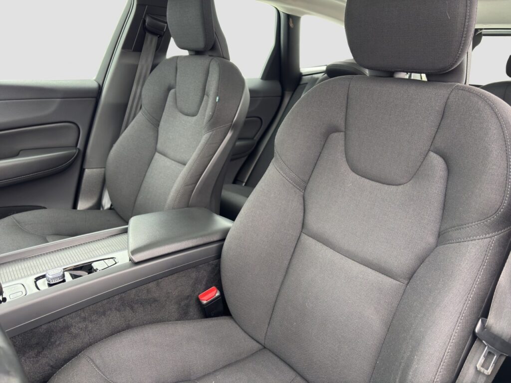 Volvo XC60 B4 Momentum Pro/Navi/LED/AHK/Pano/360K/LHZ – Bild 13