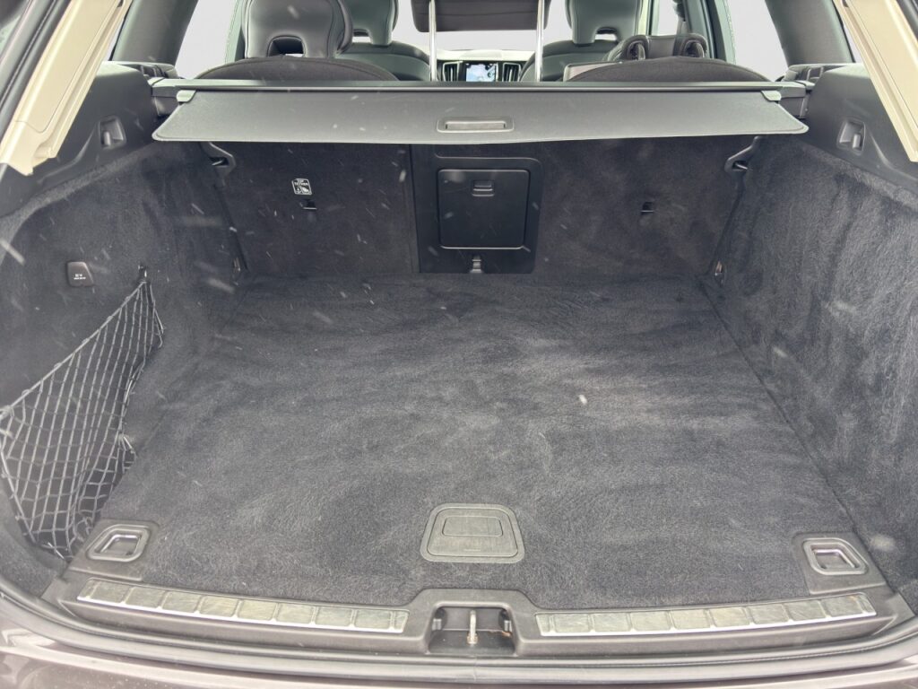 Volvo XC60 B4 Momentum Pro/Navi/LED/AHK/Pano/360K/LHZ – Bild 16