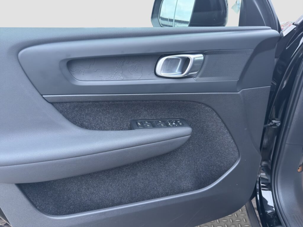 Volvo XC40 Core Pure Electric/Navi/LED/StHz/20Zoll+GJR – Bild 12