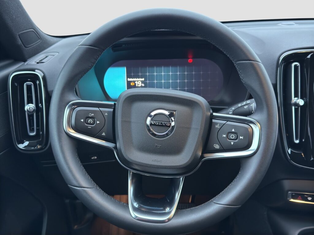 Volvo XC40 Core Pure Electric/Navi/LED/StHz/20Zoll+GJR – Bild 7