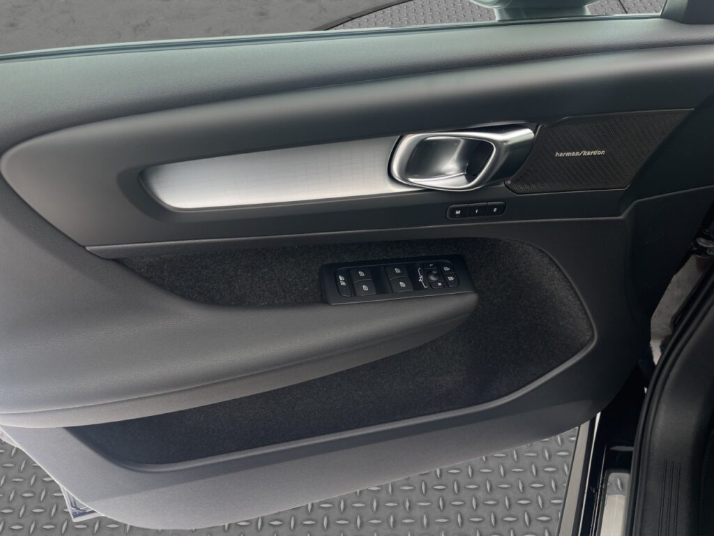 Volvo XC40 B3 Plus Black Edition/360/Frontscheibenhzg – Bild 12