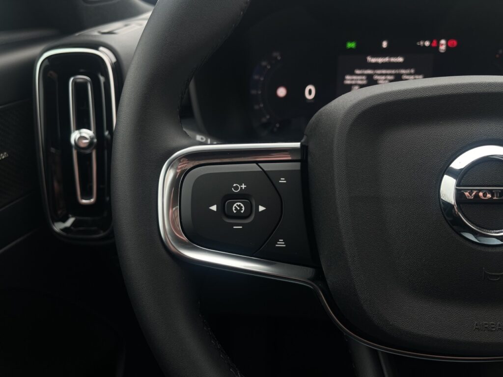 Volvo XC40 B3 Plus Black Edition/360/Frontscheibenhzg – Bild 18