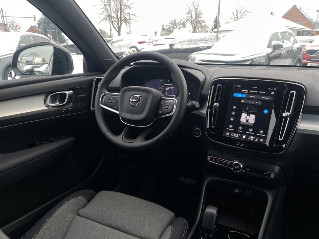 Volvo XC40 B3 Plus Black Edition/360/Frontscheibenhzg – Bild 22