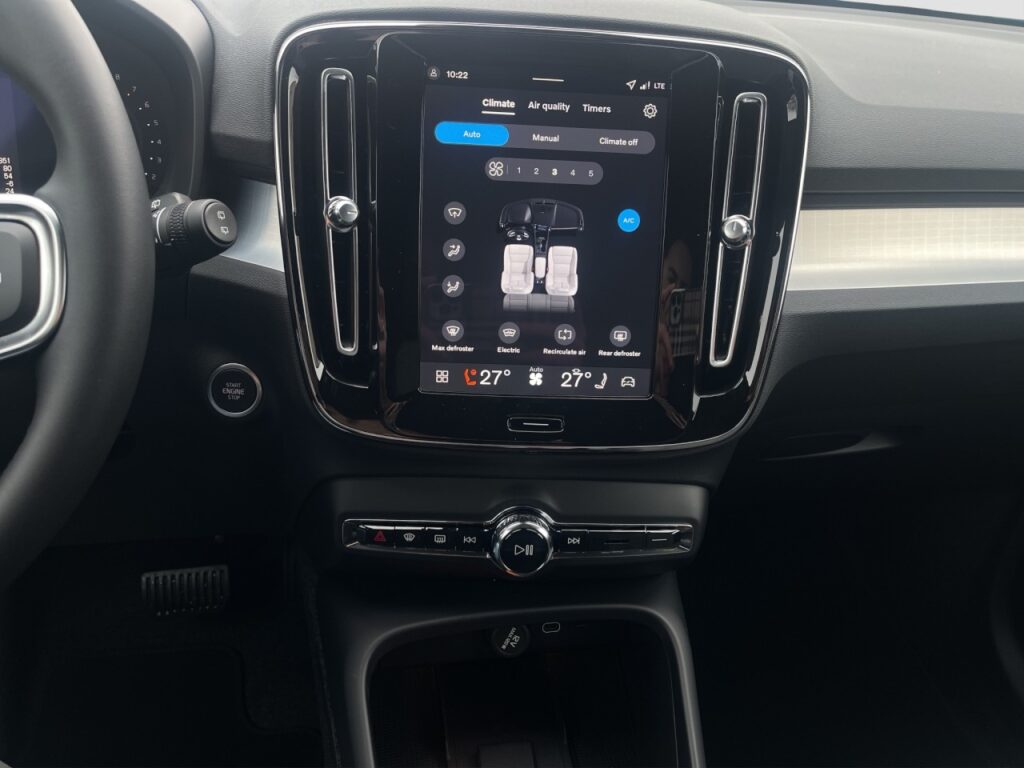 Volvo XC40 B3 Plus Black Edition/360/Frontscheibenhzg – Bild 9