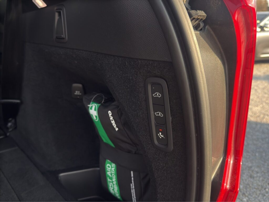 Volvo XC90 T8 Ultimate Dark Plug-In Hyb.AWD/Four-C/AHK – Bild 18