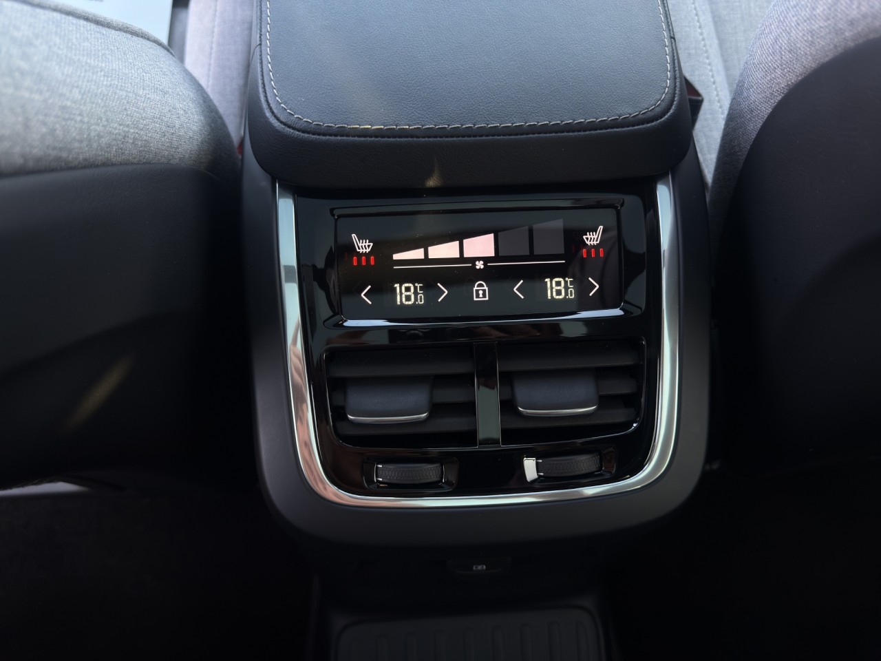 Volvo XC90 T8 Ultimate Dark Plug-In Hyb.AWD/Four-C/AHK – Bild 22