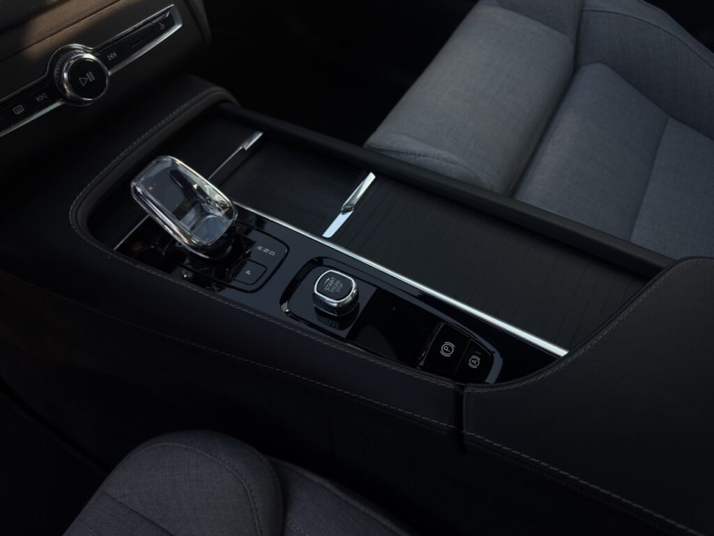 Volvo XC90 T8 Ultimate Dark Plug-In Hyb.AWD/Four-C/AHK – Bild 23