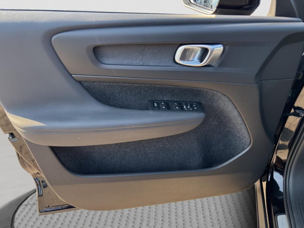 Volvo XC40 Core Pure Electric/Navi/LED/StHz/Kam/19Zoll – Bild 12