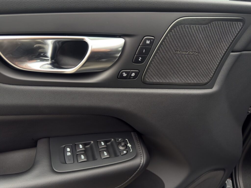 Volvo XC60 B4 Plus Dark/Navi/Pano/Standhz/360Kam/BLIS – Bild 12