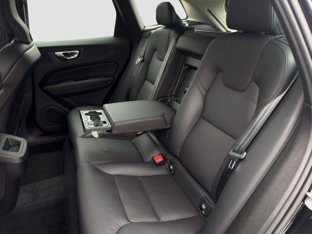 Volvo XC60 B4 Plus Dark/Navi/Pano/Standhz/360Kam/BLIS – Bild 14