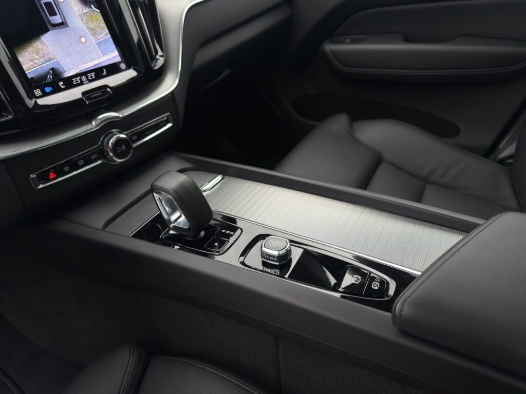 Volvo XC60 B4 Plus Dark/Navi/Pano/Standhz/360Kam/BLIS – Bild 19