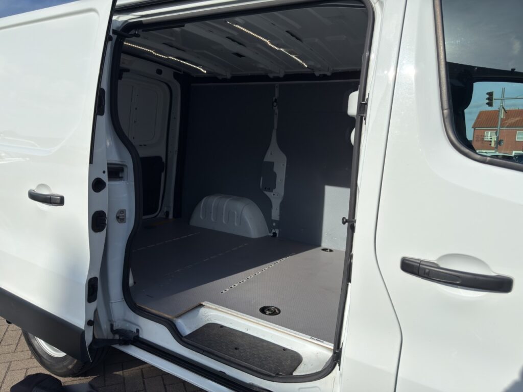 Renault Trafic L1H1 2,8t Komfort/Klima/AHK/Navi/LED/Kam – Bild 16