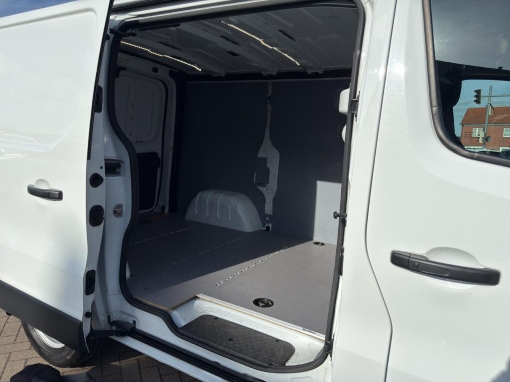 Renault Trafic L1H1 2,8t Komfort/Klima/AHK/Navi/LED/Kam – Bild 16