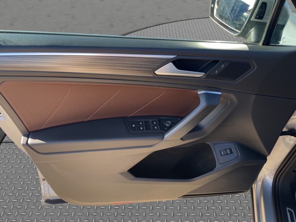 Volkswagen Tiguan Allspace Elegance 4Motion/AHK/Pano/StHz – Bild 12