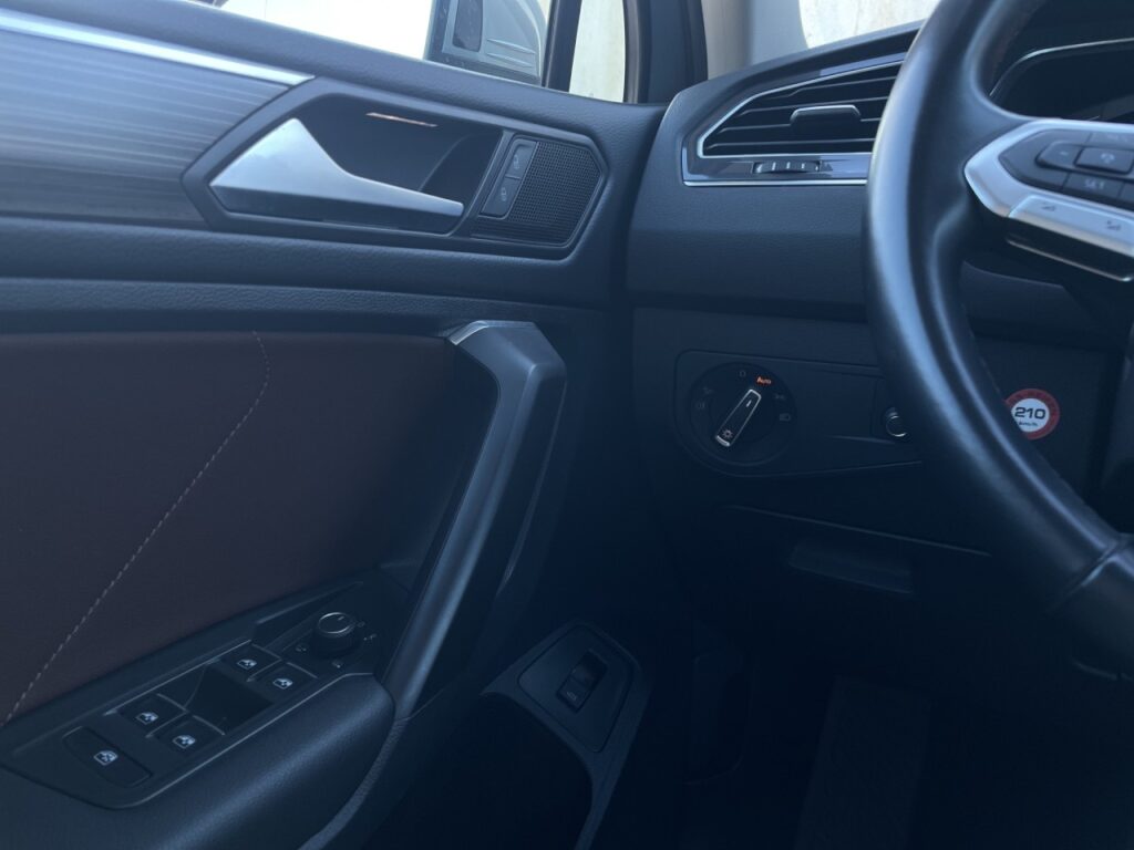 Volkswagen Tiguan Allspace Elegance 4Motion/AHK/Pano/StHz – Bild 21