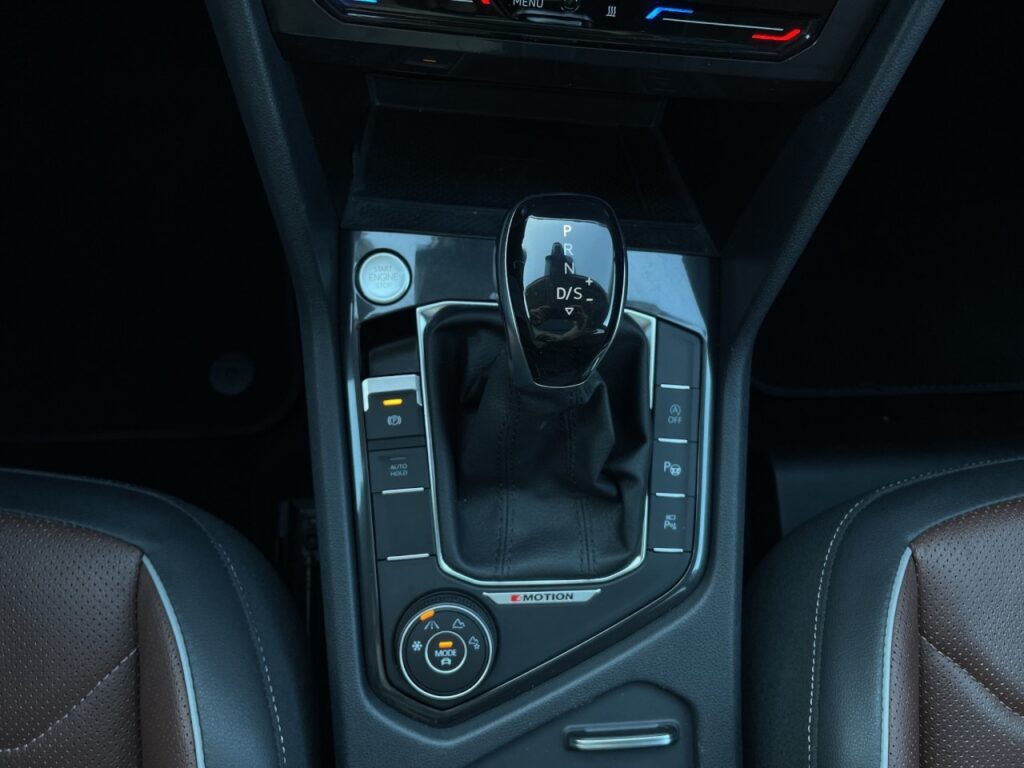 Volkswagen Tiguan Allspace Elegance 4Motion/AHK/Pano/StHz – Bild 22