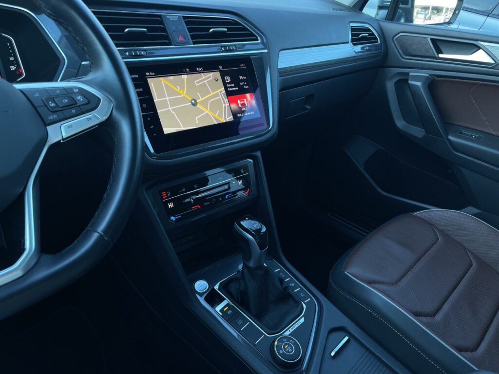 Volkswagen Tiguan Allspace Elegance 4Motion/AHK/Pano/StHz – Bild 23