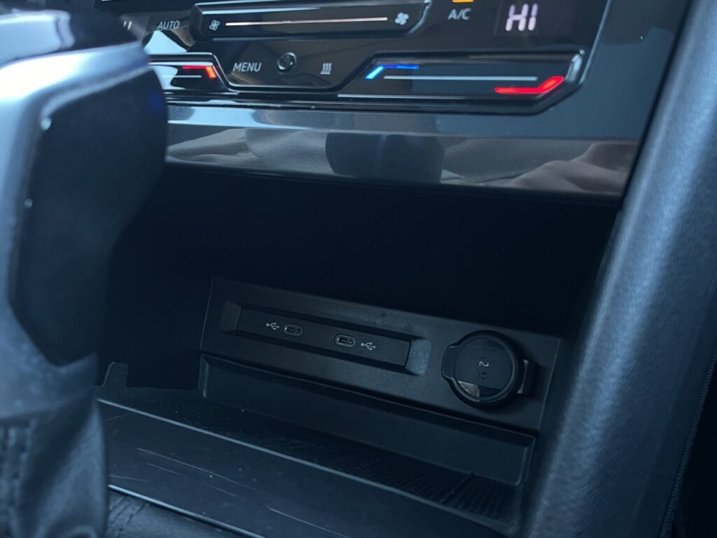 Volkswagen Tiguan Allspace Elegance 4Motion/AHK/Pano/StHz – Bild 25