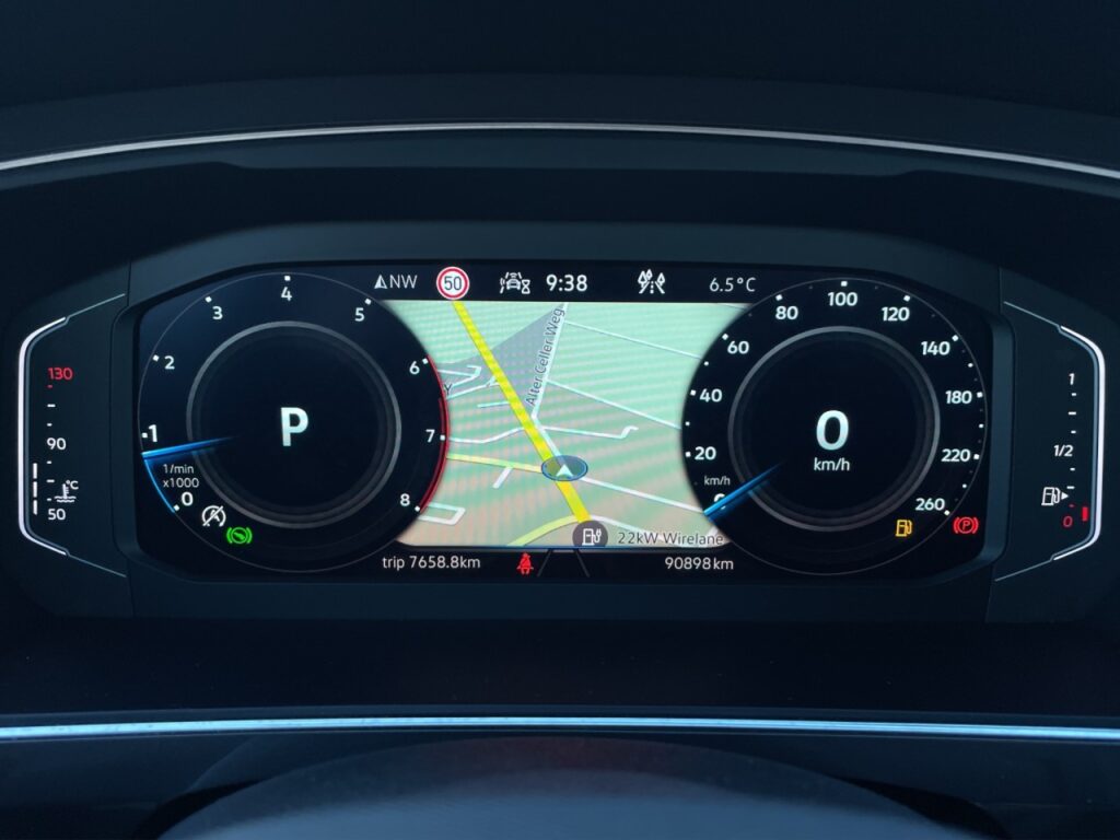 Volkswagen Tiguan Allspace Elegance 4Motion/AHK/Pano/StHz – Bild 8