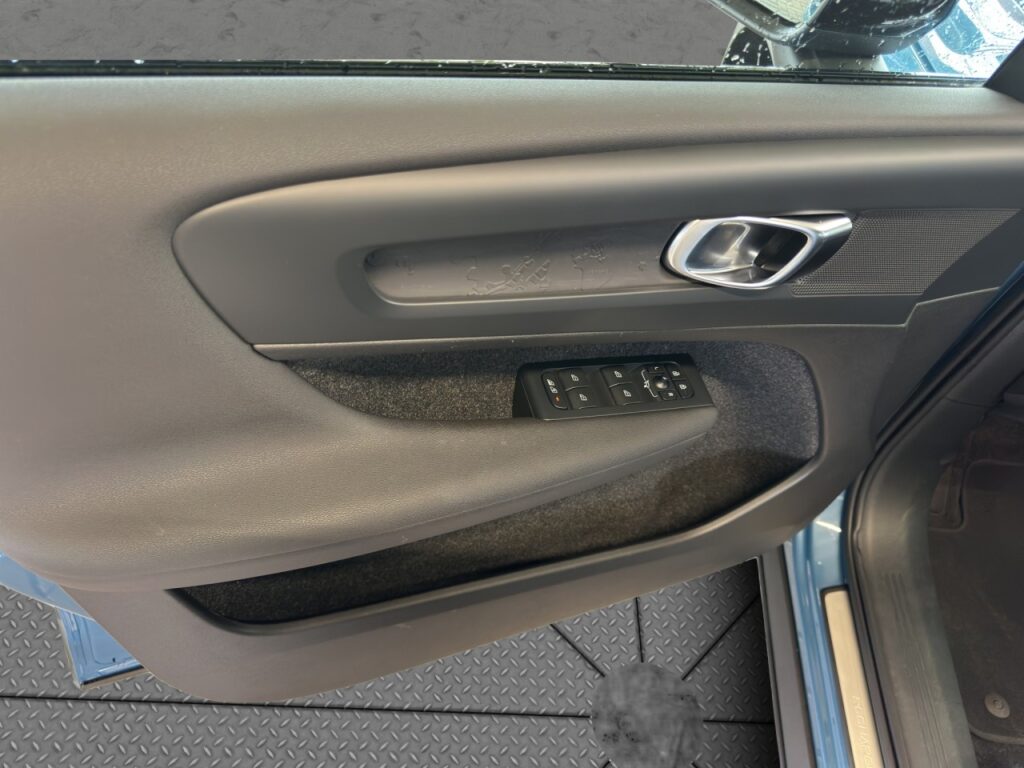 Volvo XC40 Electric Core Recharge/beh.LR/SHZ/Kam/GJR – Bild 12