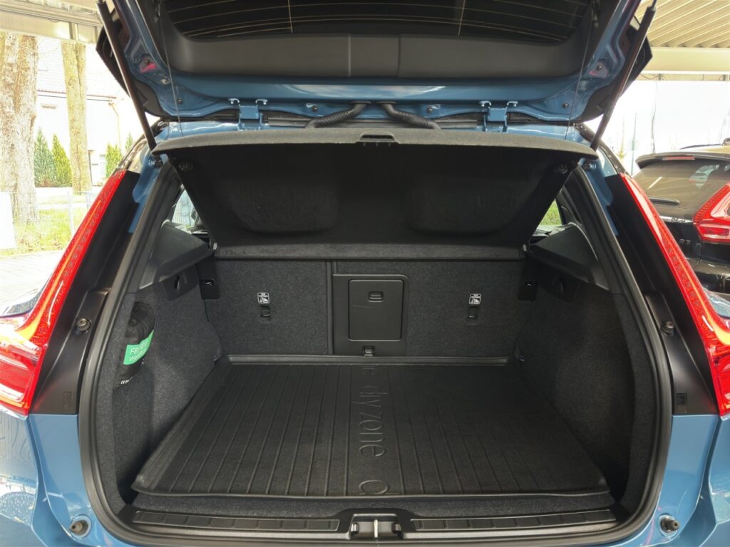 Volvo XC40 Electric Core Recharge/beh.LR/SHZ/Kam/GJR – Bild 23