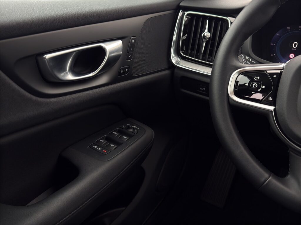 Volvo V60 B4 Cross Country Plus AWD/Leder/Navi/LED/19Z – Bild 12