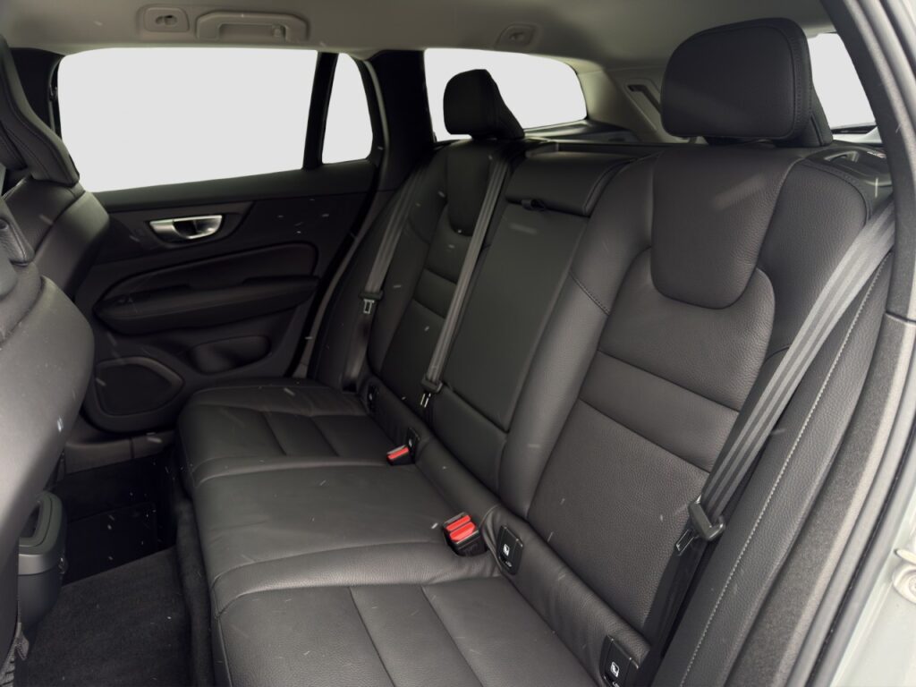 Volvo V60 B4 Cross Country Plus AWD/Leder/Navi/LED/19Z – Bild 14