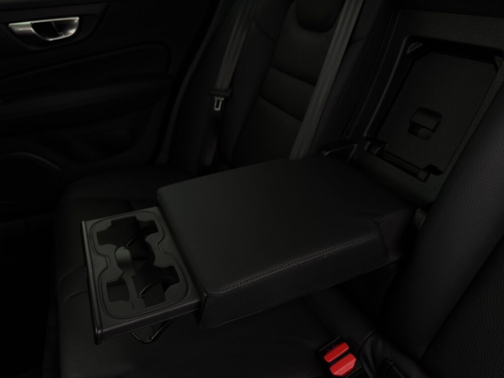 Volvo V60 B4 Cross Country Plus AWD/Leder/Navi/LED/19Z – Bild 19