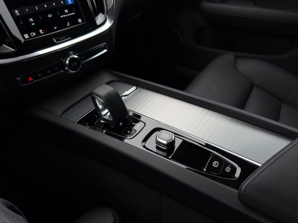 Volvo V60 B4 Cross Country Plus AWD/Leder/Navi/LED/19Z – Bild 23