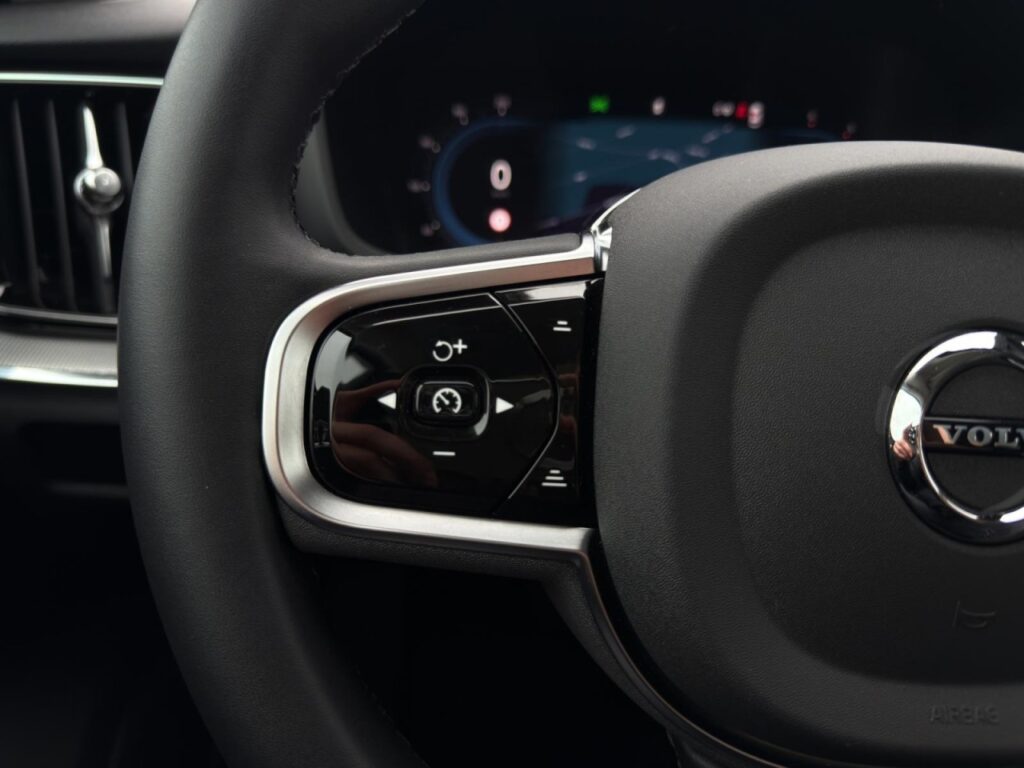 Volvo V60 B4 CC Plus AWD/Leder/Navi/LED/Kam/19Zoll/GJR – Bild 27