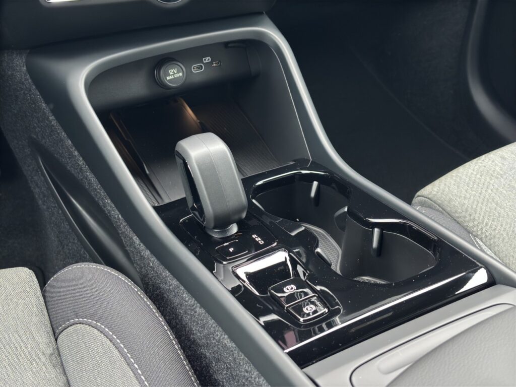 Volvo XC40 B3 Plus Black Edition/360/Frontscheibenhzg – Bild 11