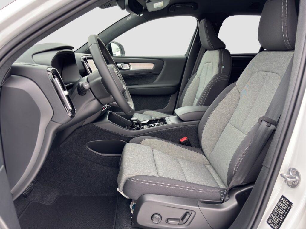 Volvo XC40 B3 Plus Black Edition/360/Frontscheibenhzg – Bild 13