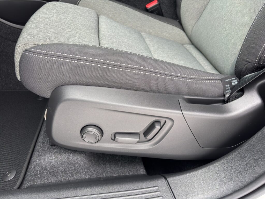 Volvo XC40 B3 Plus Black Edition/360/Frontscheibenhzg – Bild 18