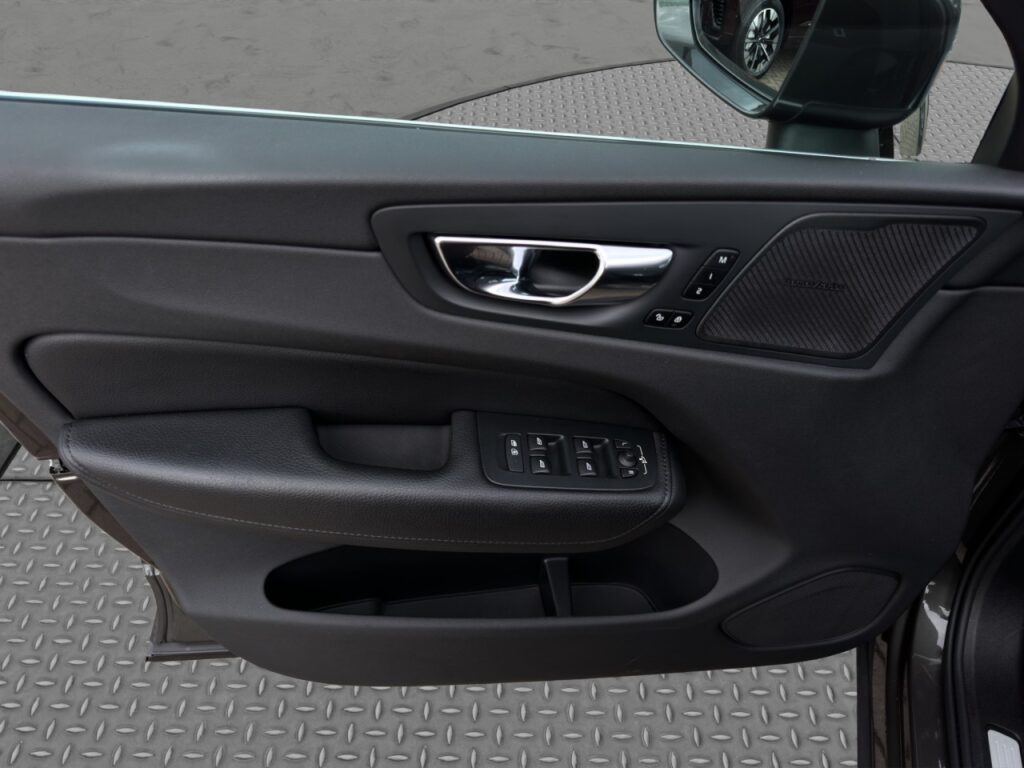 Volvo XC60 B4 Inscription AWD/AHK/Standhz/BLIS/20Zoll – Bild 12