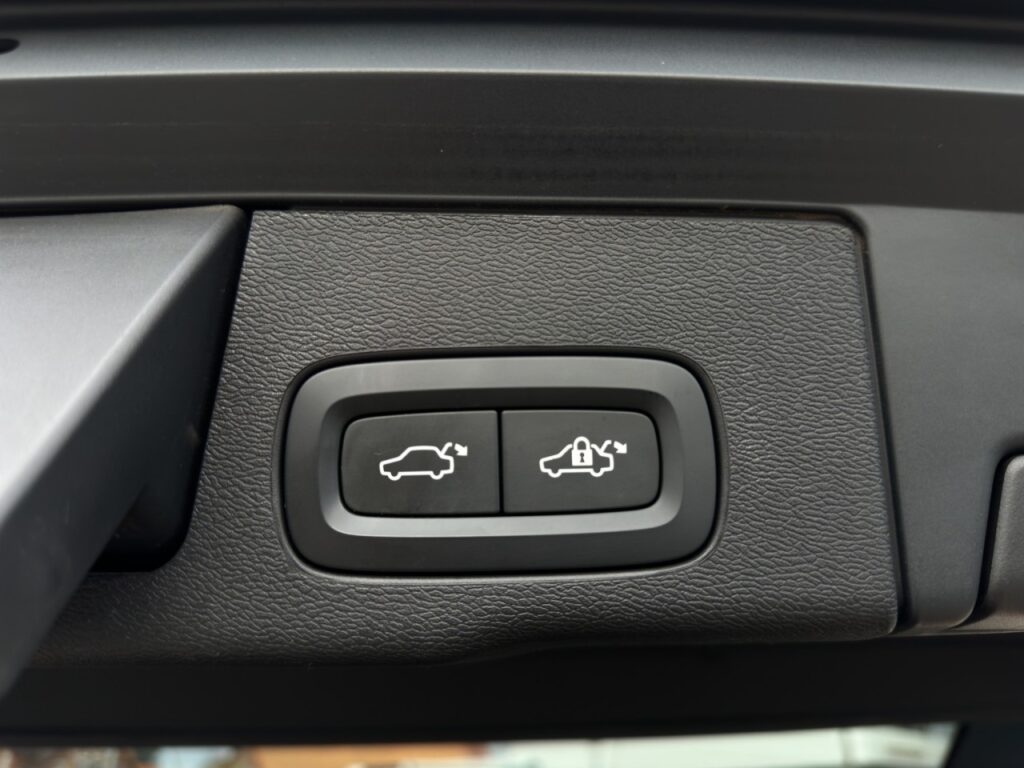 Volvo XC60 B4 Inscription AWD/AHK/Standhz/BLIS/20Zoll – Bild 18