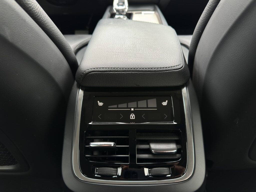 Volvo XC60 B4 Inscription AWD/AHK/Standhz/BLIS/20Zoll – Bild 21