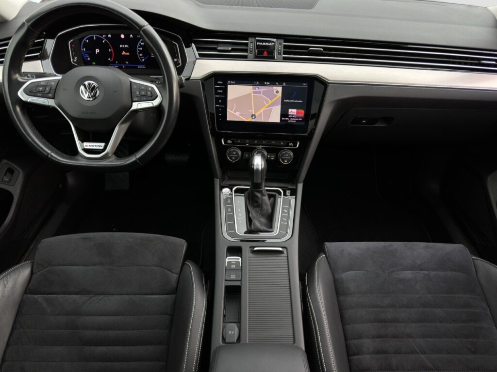 Volkswagen Passat Variant Elegance 4Motion/AHK/Pano/Standhz – Bild 10
