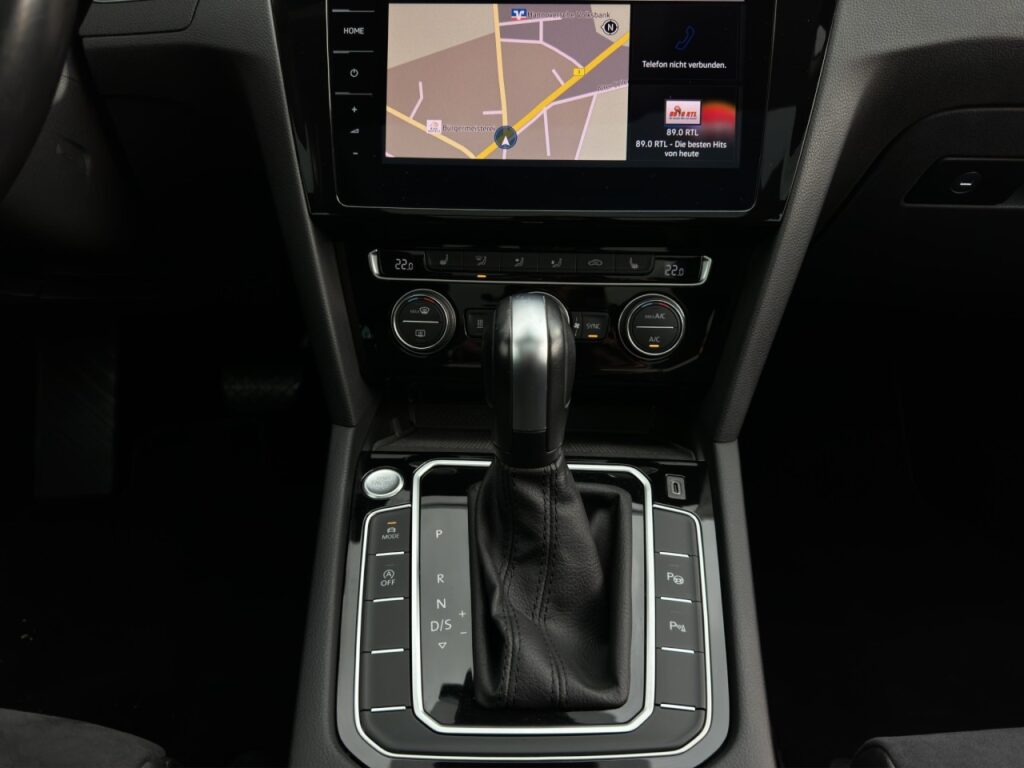 Volkswagen Passat Variant Elegance 4Motion/AHK/Pano/Standhz – Bild 11