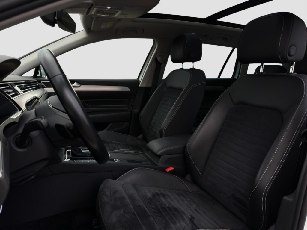 Volkswagen Passat Variant Elegance 4Motion/AHK/Pano/Standhz – Bild 10