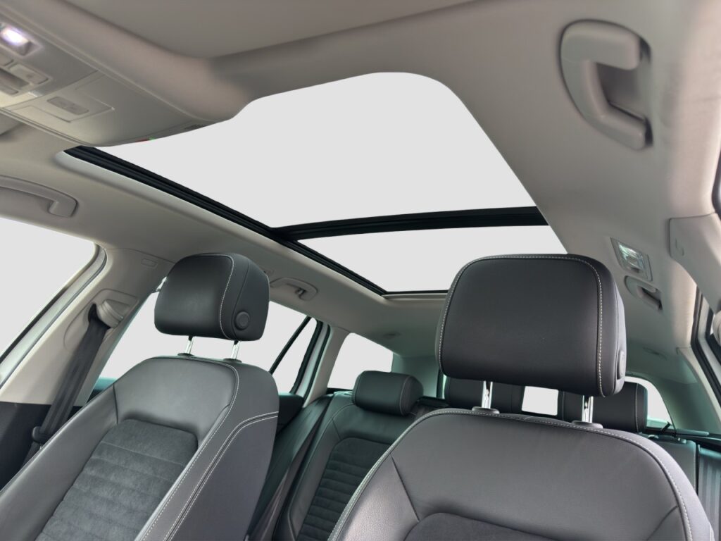 Volkswagen Passat Variant Elegance 4Motion/AHK/Pano/Standhz – Bild 15