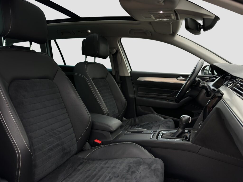 Volkswagen Passat Variant Elegance 4Motion/AHK/Pano/Standhz – Bild 17