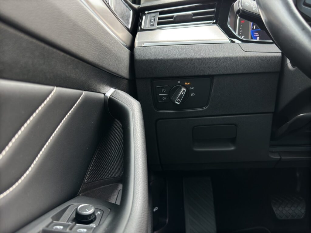 Volkswagen Passat Variant Elegance 4Motion/AHK/Pano/Standhz – Bild 22