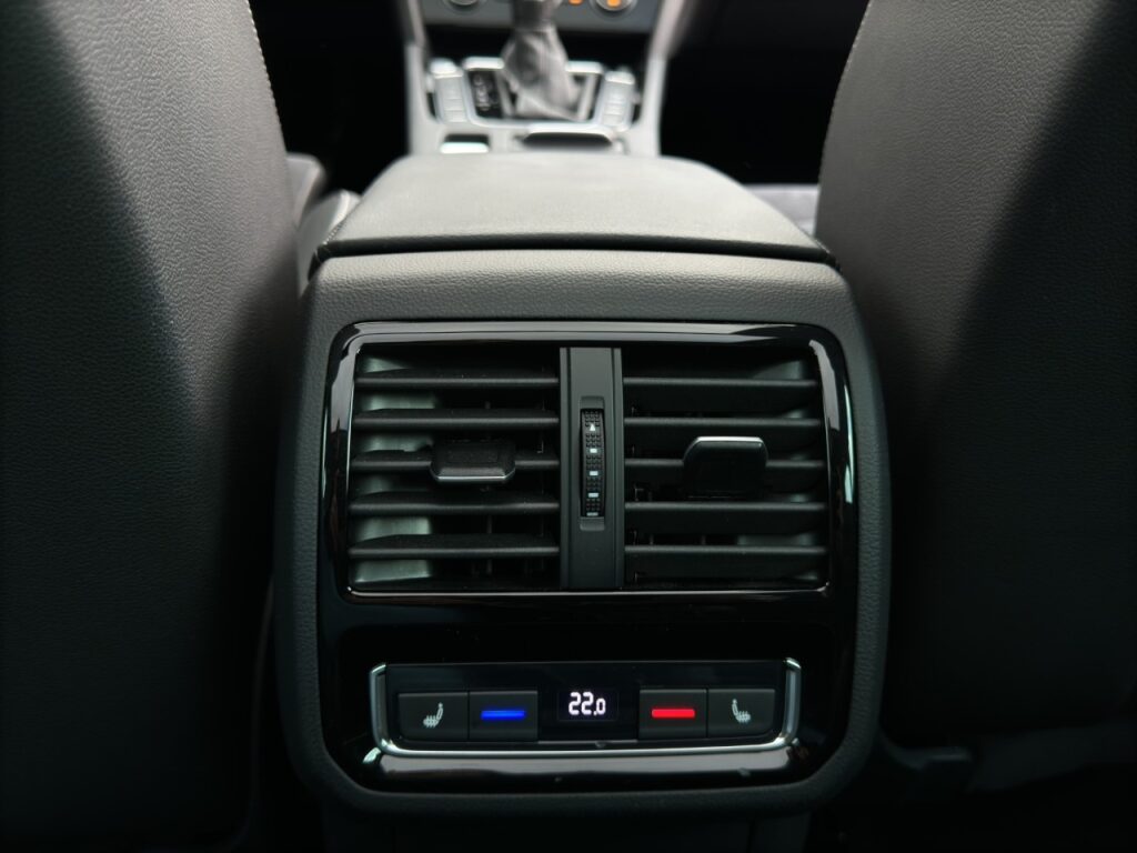 Volkswagen Passat Variant Elegance 4Motion/AHK/Pano/Standhz – Bild 23